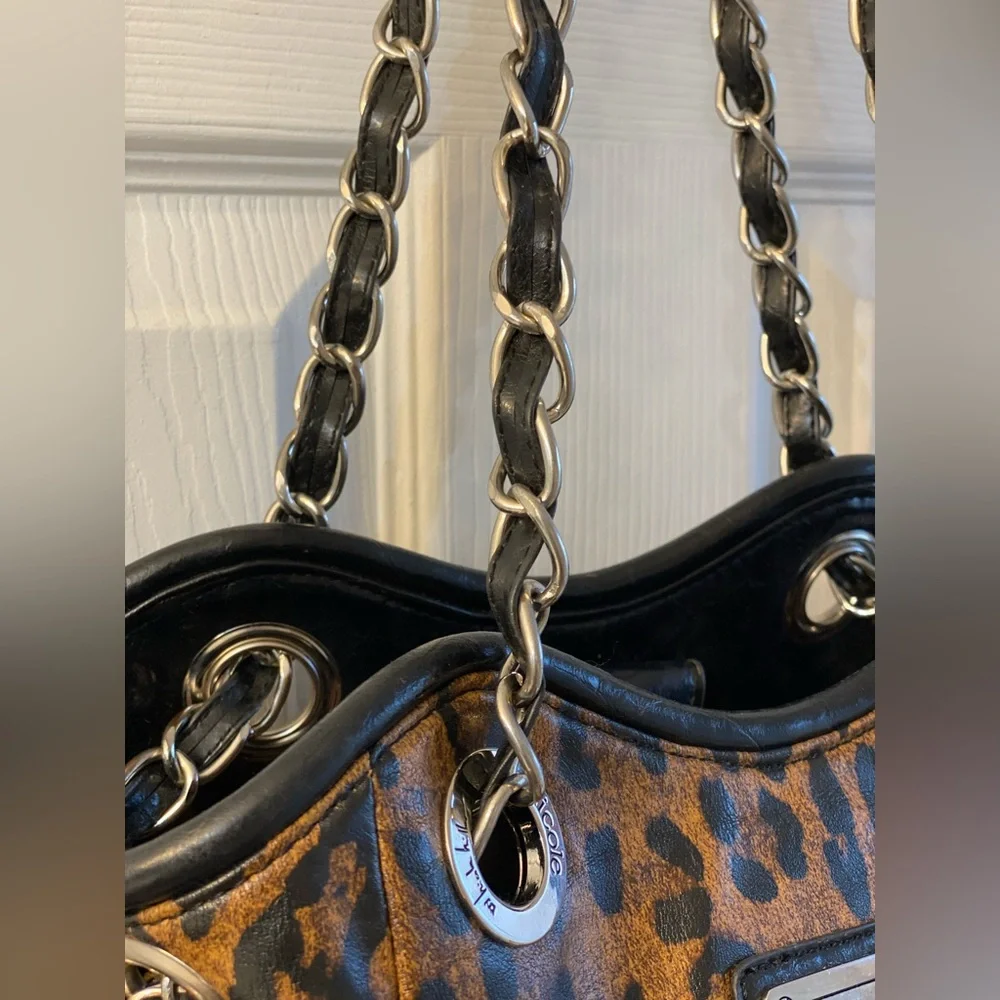 Nicole Miller Large women’s shoulder bags great condition, 16 by 10 inches clean - Picture 5 of 7